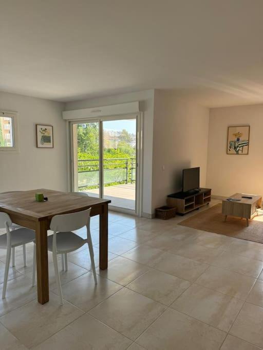 Suberbe Appartement Climatise Avec Terrasse Saint-Raphaël Exteriör bild