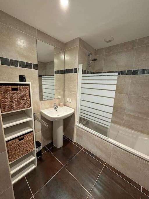 Suberbe Appartement Climatise Avec Terrasse Saint-Raphaël Exteriör bild